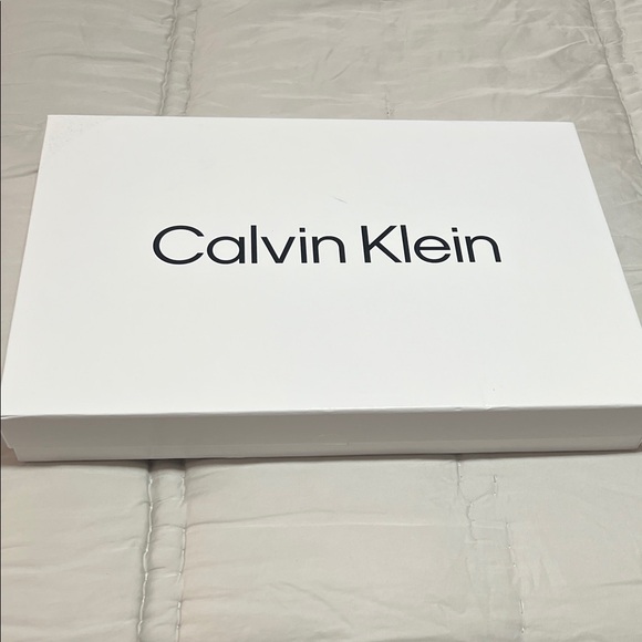 Calvin Klein Women’s Brown and White Messenger Bag Set - Picture 2 of 2